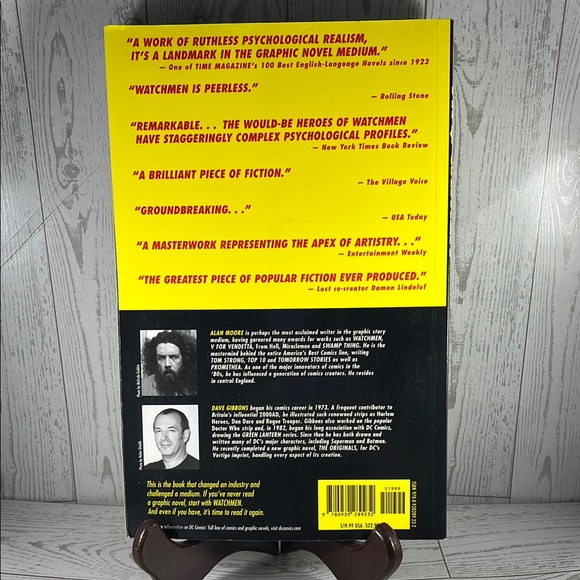 3 Graphic Novel - The Watchmen, Locke & Key 4, and Mystery Society - Picture 3 of 7